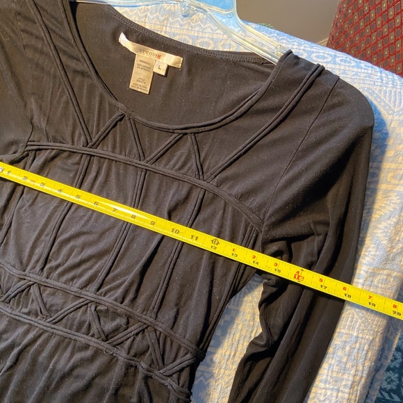 Studio M Fitted Tunic with Geometric/Greek Styling - Picture 8 of 11